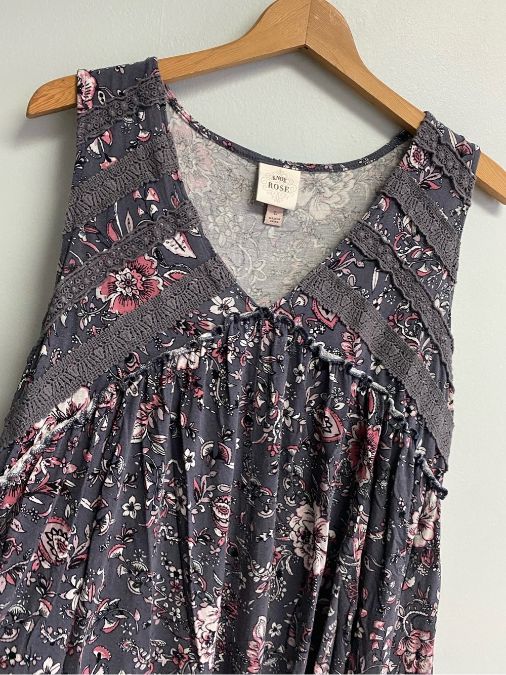 KNOX ROSE SLEEVELESS TOP - LARGE - Picture 2 of 8